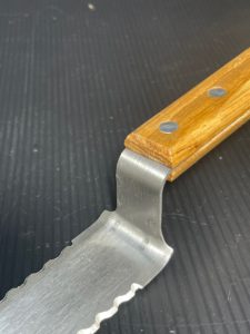 Uncapping-knife-serrated-HS-4 - 3