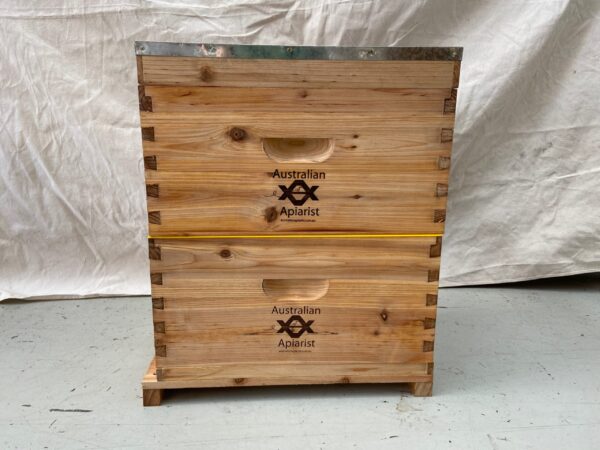 Beehive - 8 frame WITH THE LOT! | Starter Hive SPECIAL 1 | Flat Roof UNASSEMBLED WD